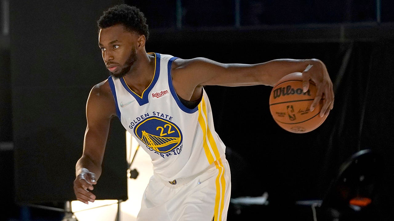 Warriors' Andrew Wiggins gets COVID vaccine after contentious media day, Steve Kerr says