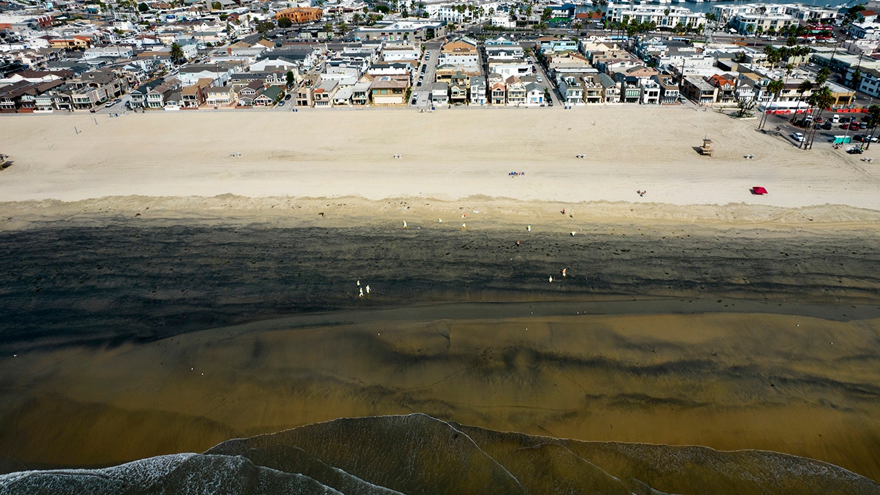 California oil spill: Investigators believe 1,200-foot cargo ship dragged pipeline