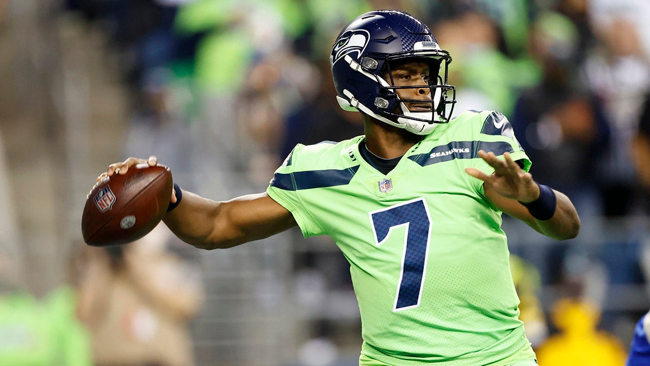 Seattle Seahawks News 9/8: Geno Smith looking to sharpen his process on 3rd  downs/in red zone - Field Gulls