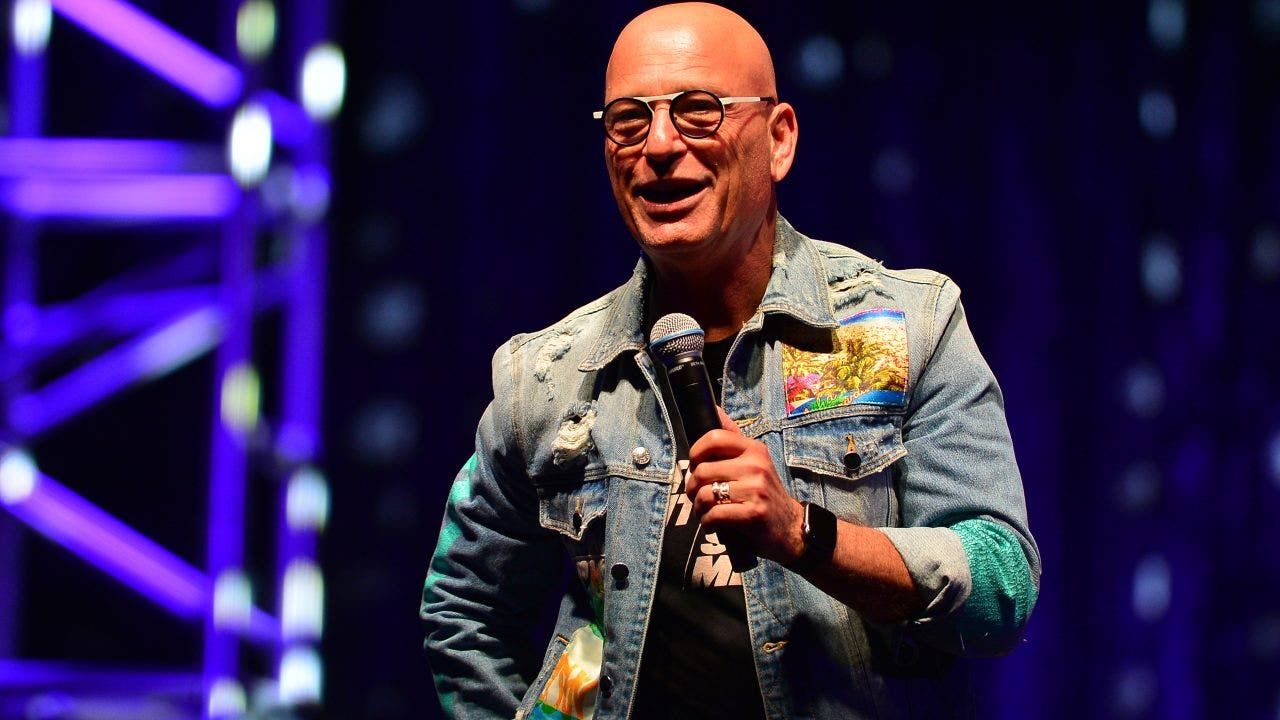 Howie Mandel explains what led to him collapsing, jokes he 'can't pass out in a Starbucks privately anymore'