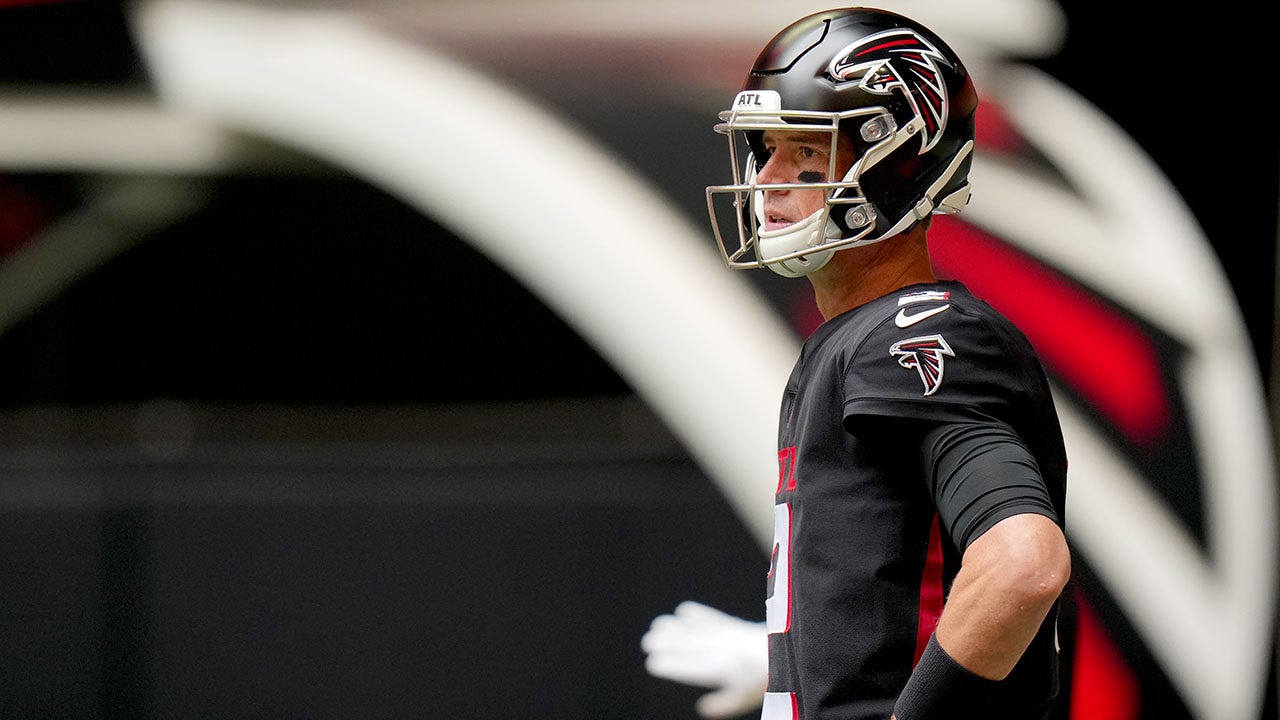 Atlanta Falcons quarterback Matt Ryan wearing a Salute to Service