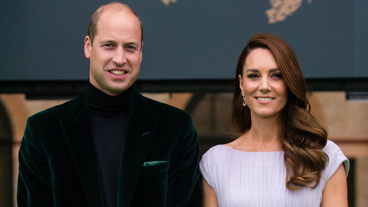Prince William and Kate Middleton will likely visit the U.S. in 2022 to boost their popularity, source claims