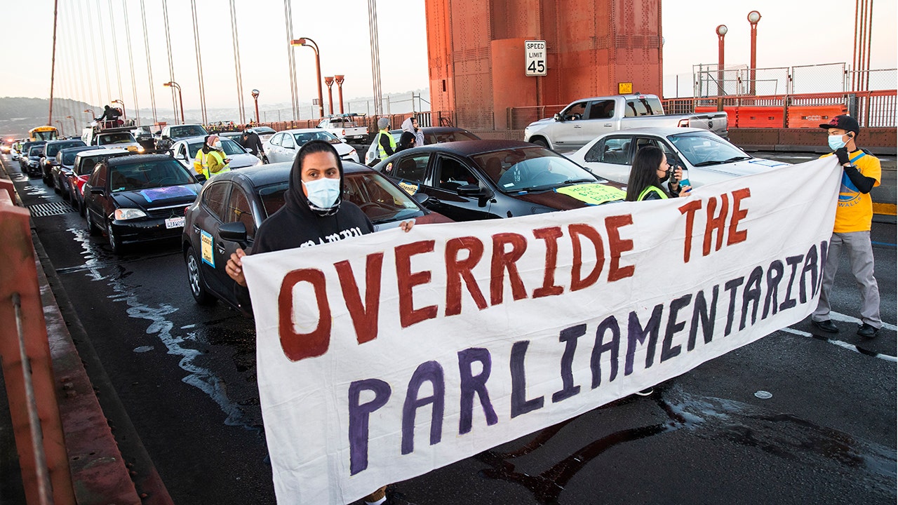 Immigration protesters block traffic on Golden Gate bridge, demand 'pathway to citizenship'