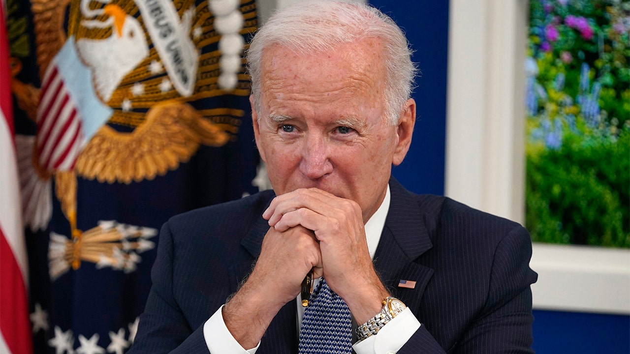 Biden to push COVID-19 vaccine mandates for businesses in Illinois visit