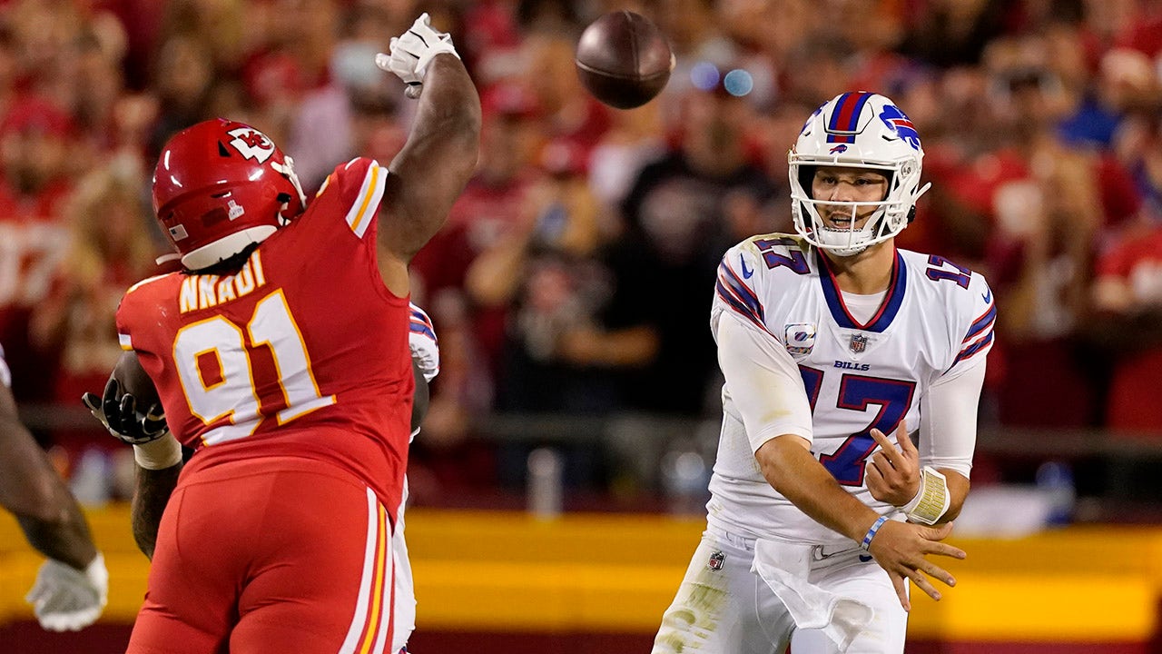 Josh Allen's best plays from 4-TD game, Bills at Chiefs