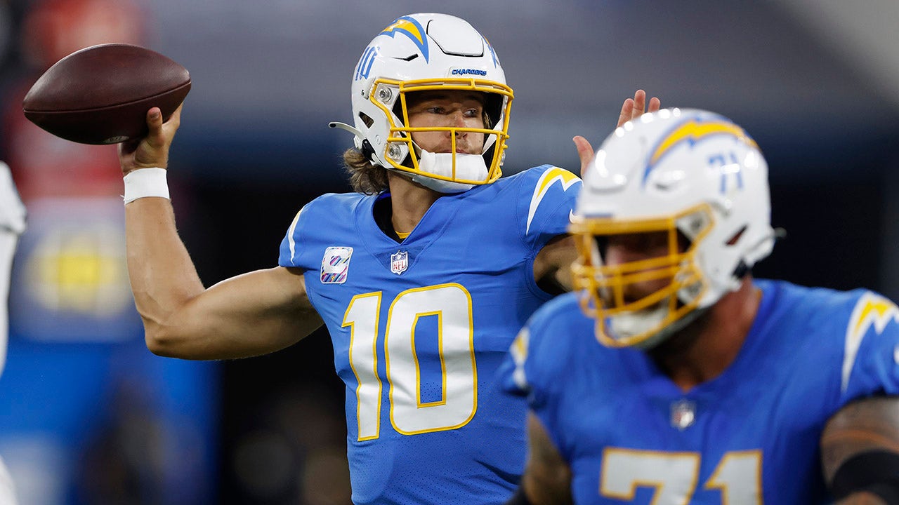 Chargers Beat Raiders, 28-14, in Week 4 of 2021 Season