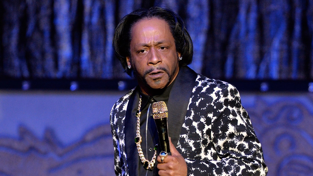Comedian Katt Williams pauses show after fan passes out, talks Astroworld tragedy