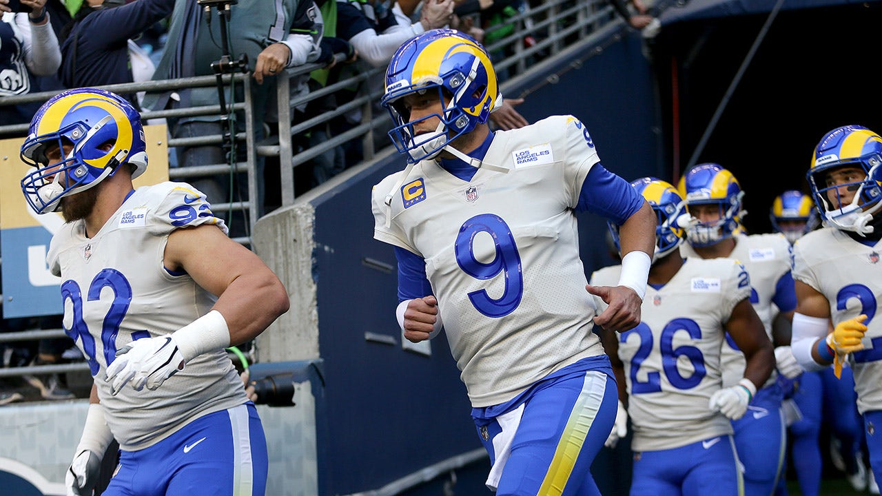 Stafford, Rams beat Seahawks 26-17; Wilson injures finger