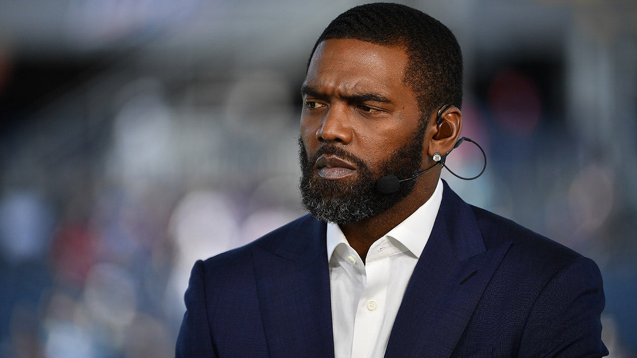 Randy Moss describes hate mail after wearing controversial tie at HOF