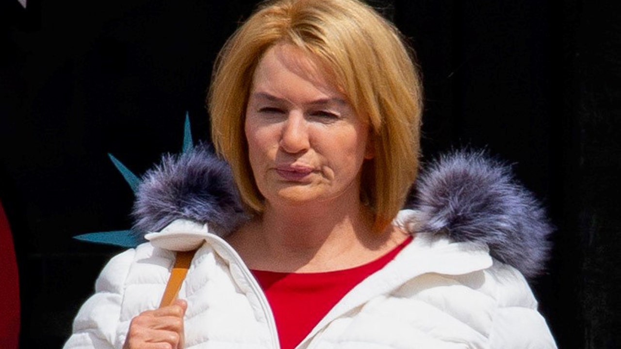 Renee Zellweger Dons Controversial Fat Suit In Portrayal Of Real Life Killer Pam Hupp Fox News