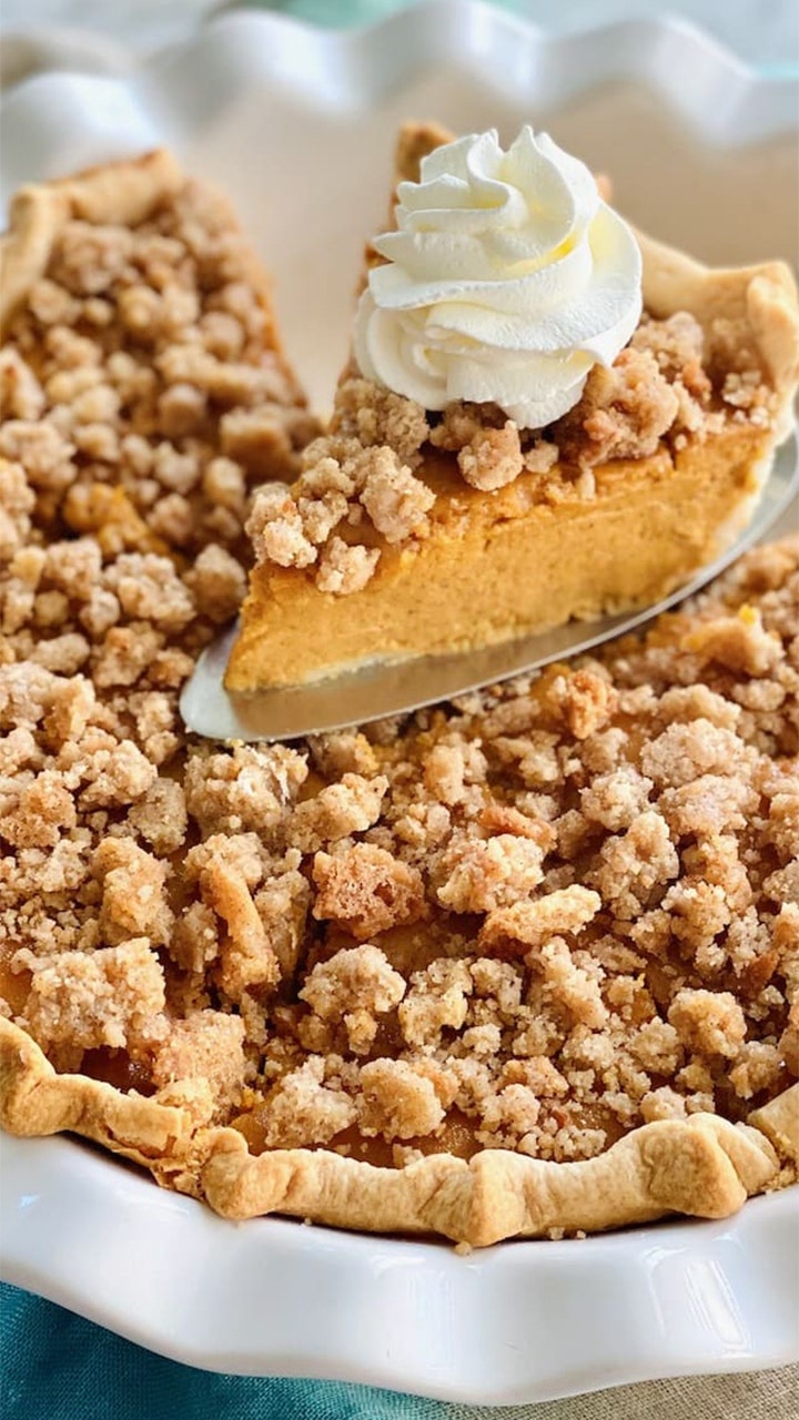 This snickerdoodle pumpkin pie recipe is a ‘delicious’ twist on the classic fall dessert