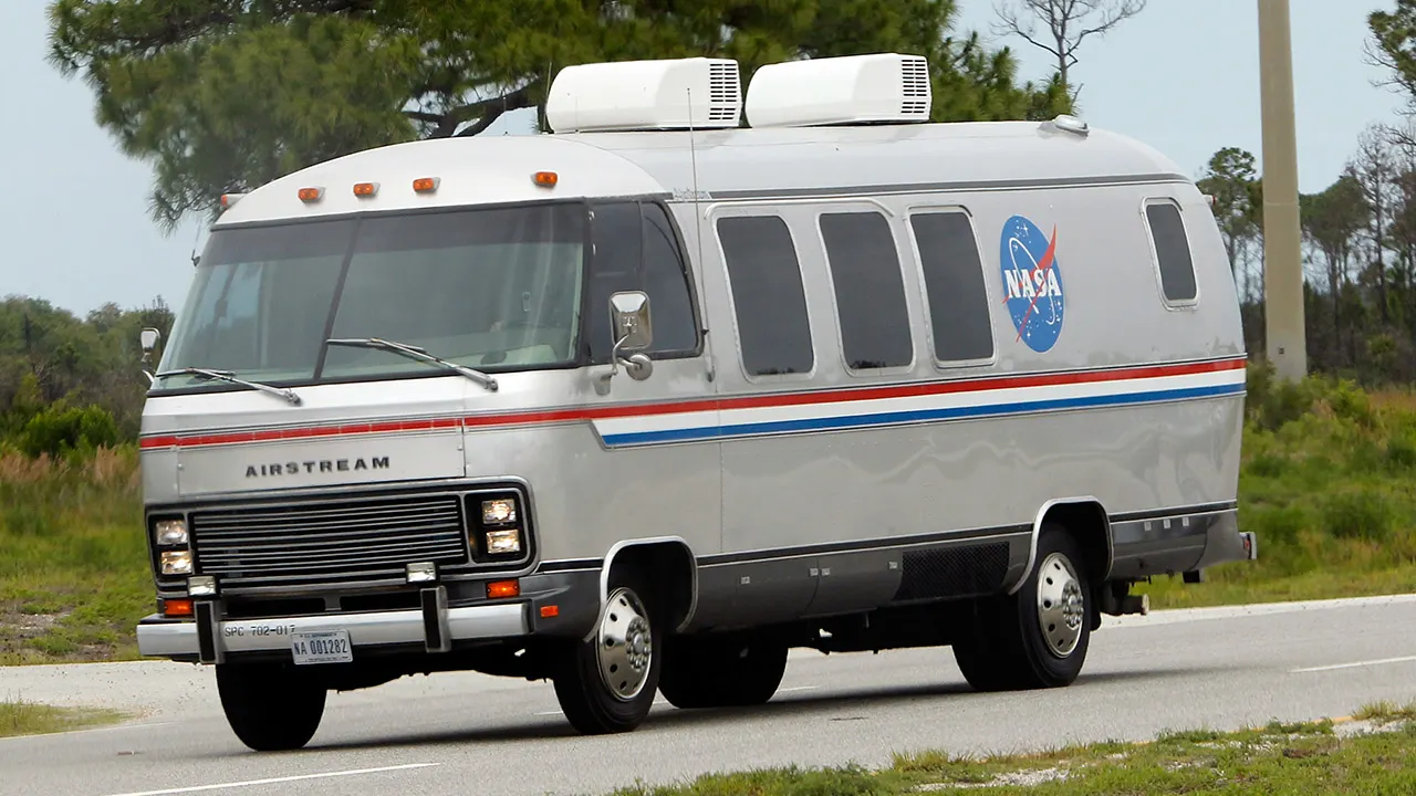 NASA wants a new electric Astrovan to compete with SpaceX’s and Blue Origin’s rides – Fox News