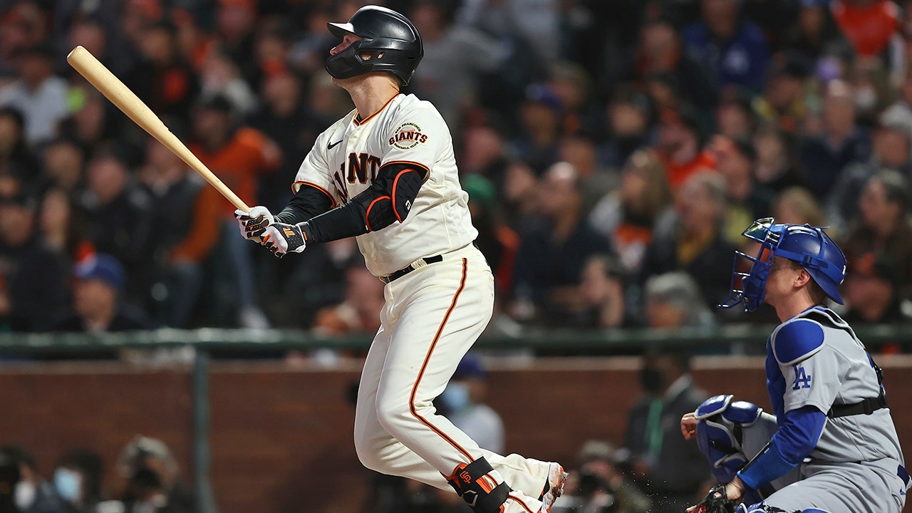 Buster Posey hopes 2023 Giants can contend for NL West title – NBC
