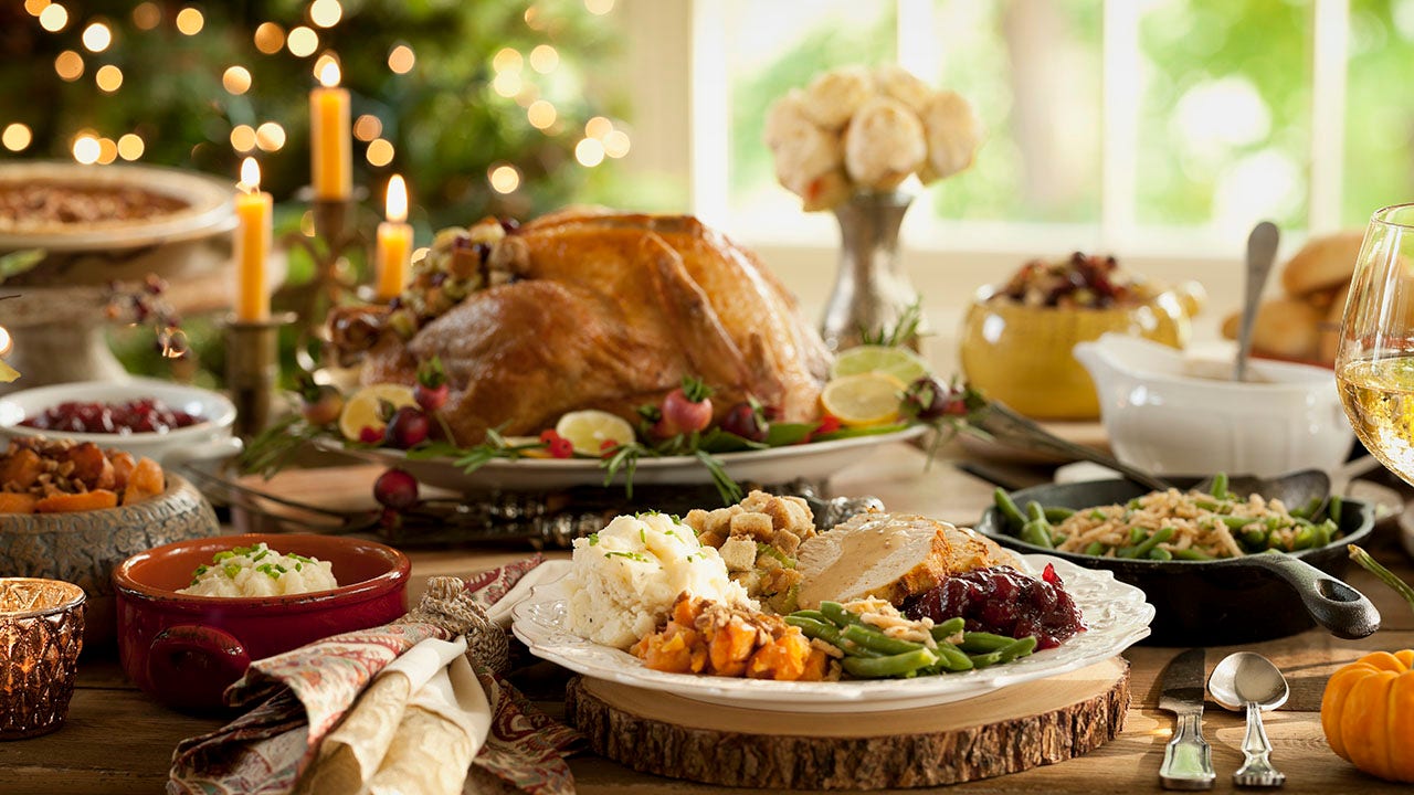 Boyfriend saves the day after nobody shows up to Friendsgiving