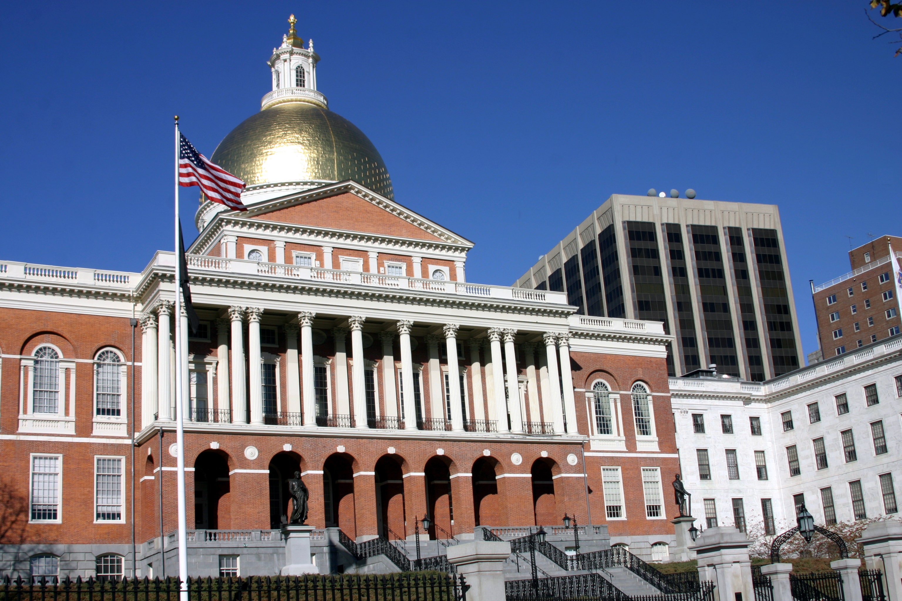 New Massachusetts law expands driver's license eligibility to undocumented  immigrants – Boston 25 News