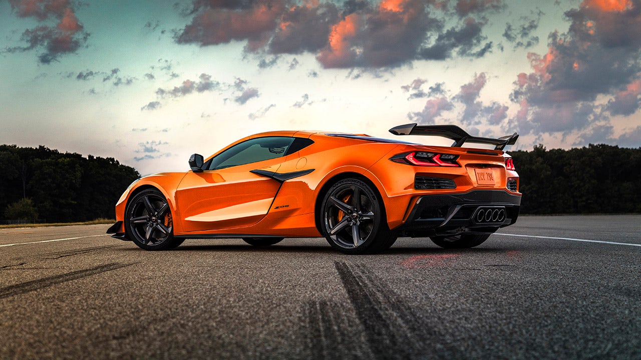 2023 Chevrolet Corvette Z06 revealed with race car-style engine