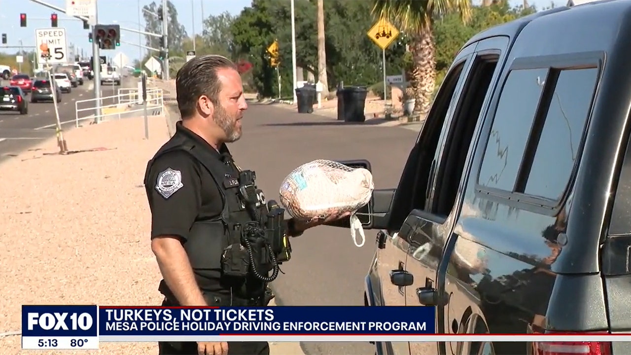 Police pull over drivers to give turkeys, not tickets, for Thanksgiving