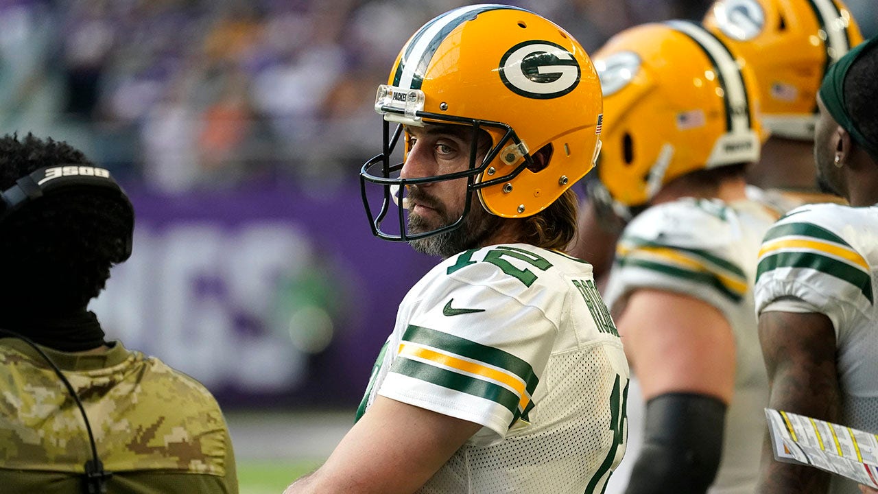 Bears DT slams Packers fans, wishes Aaron Rodgers was on GB