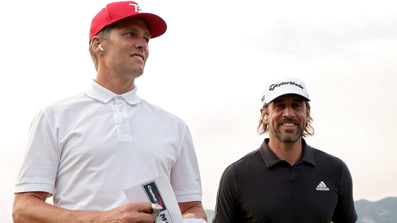 Tom Brady sidesteps Aaron Rodgers vax question