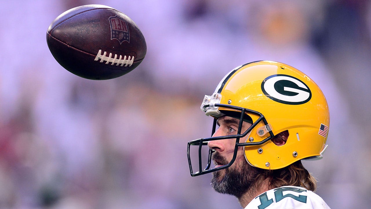 Aaron Rodgers' father decries quarterback's 'haters' amid COVID vax flap