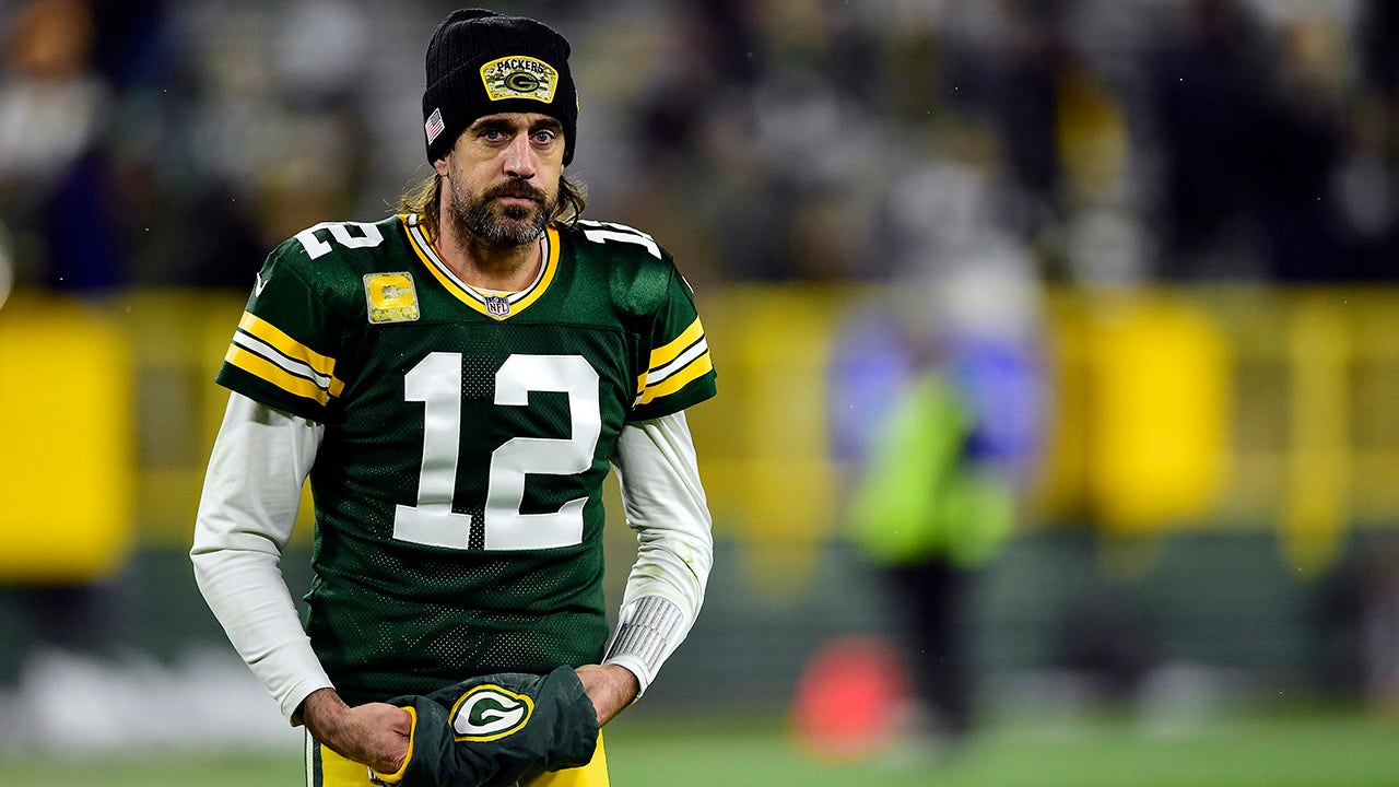 Erin Andrews Sounds Off on Hug With Packers QB Aaron Rodgers