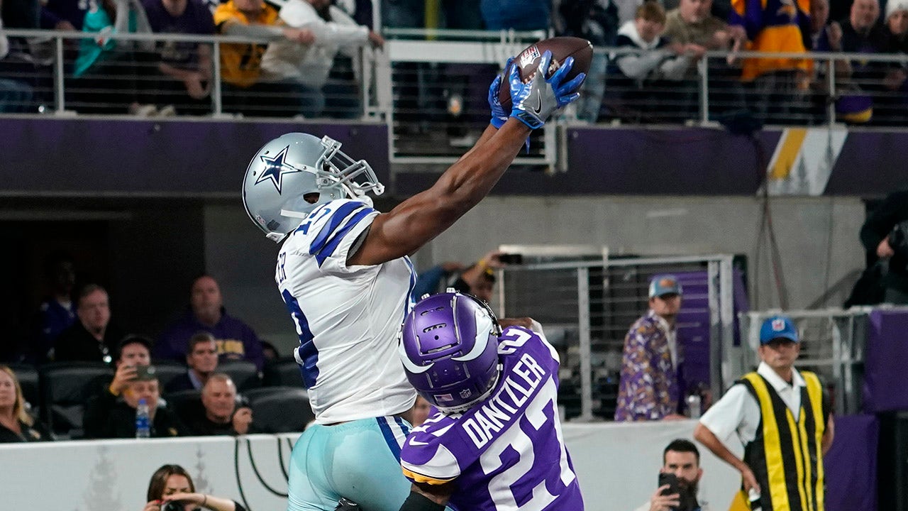 Cowboys' Amari Cooper takes road woes to Chicago on Thursday night