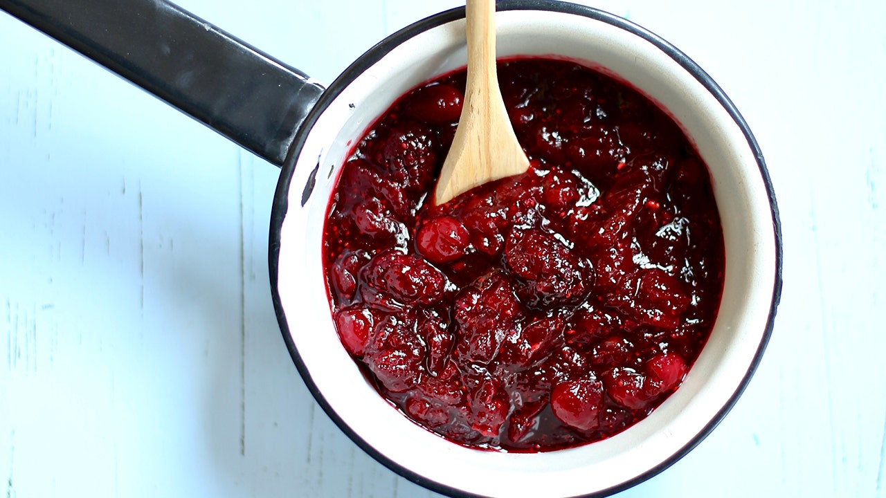 Sweet and tangy blackberry cranberry sauce for Thanksgiving: Try the recipe