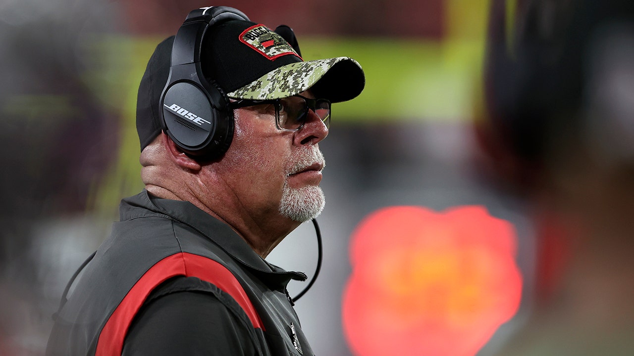 Bruce Arians stepping down as Buccaneers head coach, taking front office  position | Fox News