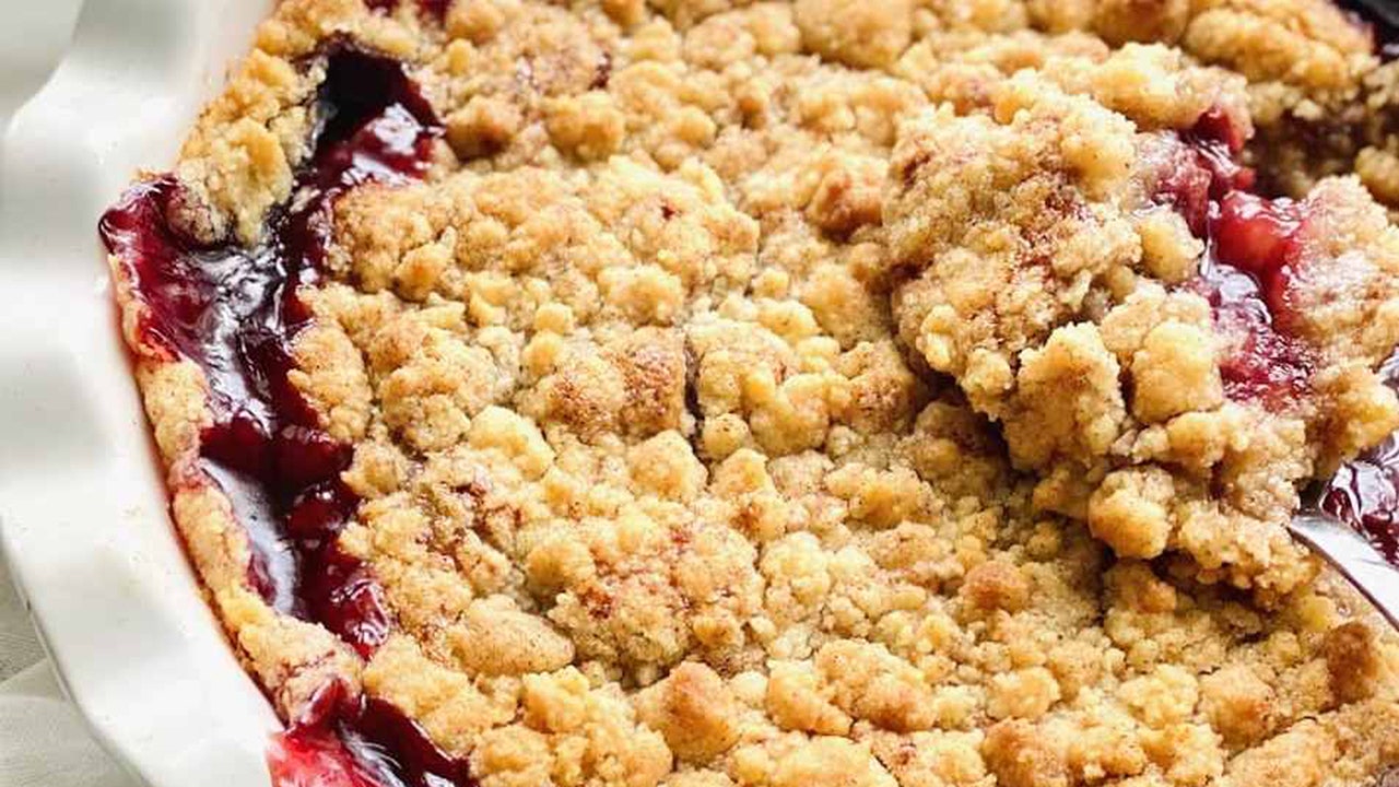 Tart, Morello cherry crumble for Christmas: Try the recipe