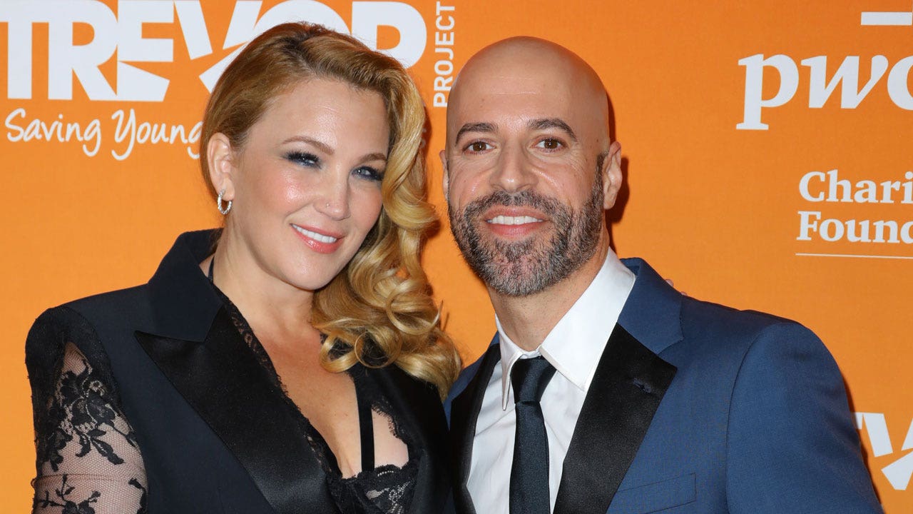 Chris Daughtry grieves loss of stepdaughter Hannah after sudden death: ‘This hurts so deeply’