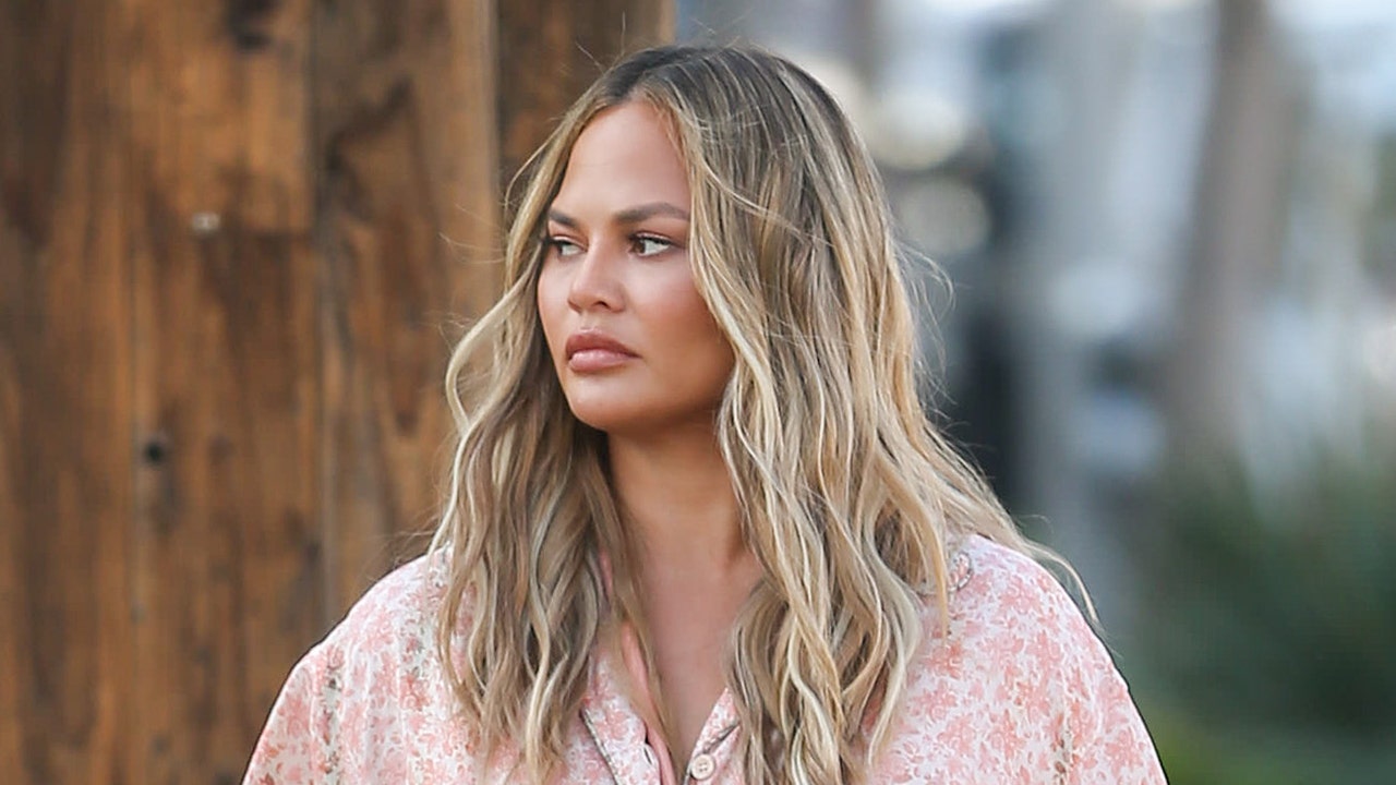 Chrissy Teigen responds to backlash after debuting eyebrow transplant: 'Gonna give yourselves a heart attack' - Fox News