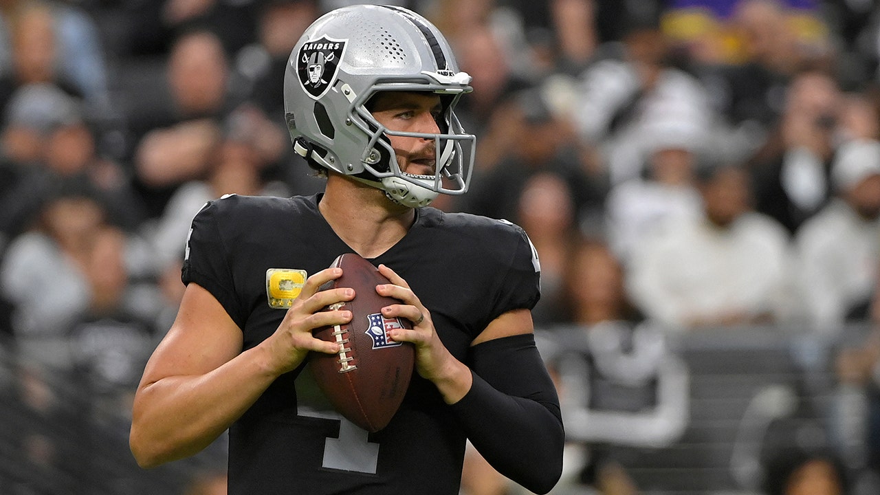 Carr positive about rehab, says it's difficult to watch Raiders