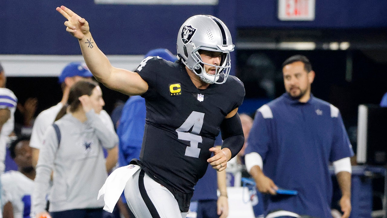 Raiders return to the playoffs but for the first time with Derek Carr