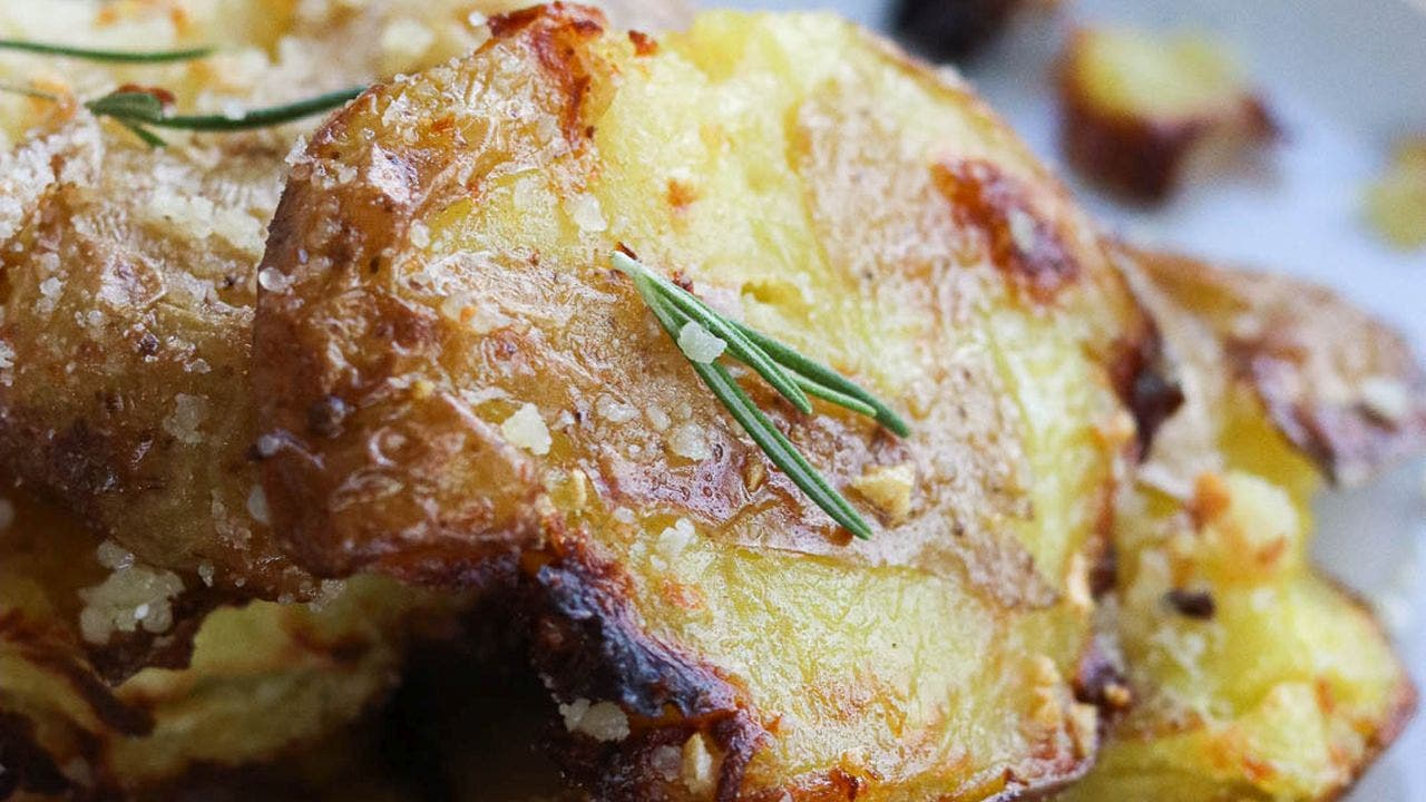 Thanksgiving recipe: Garlic-parmesan smashed air fryer potatoes