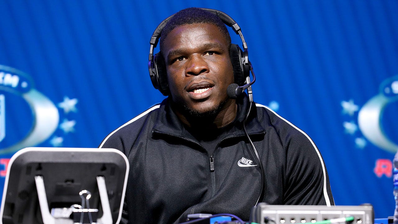 NFL's Frank Gore fights NBA star Deron Williams on Jake Paul undercard 