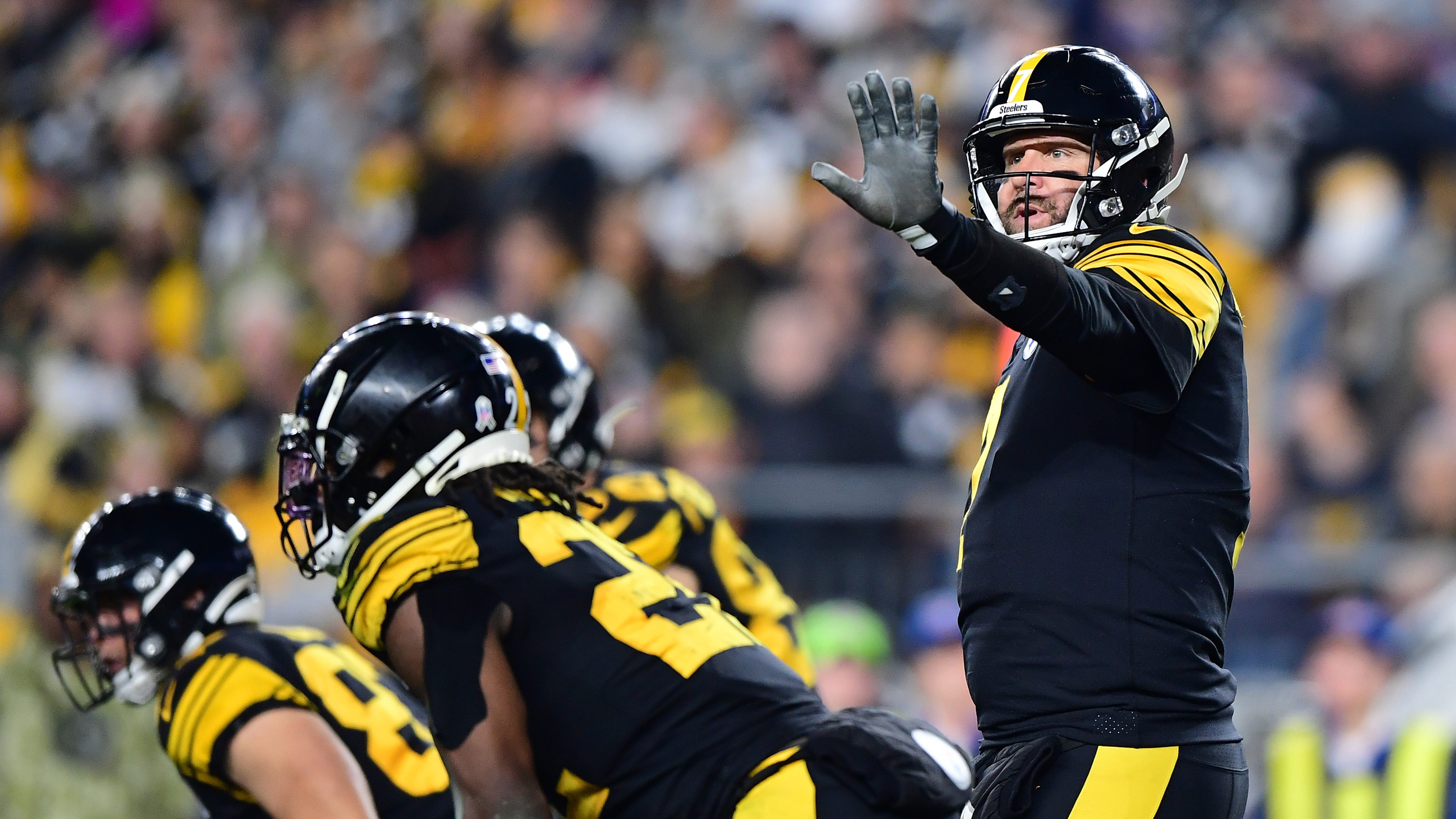 Pittsburgh Steelers Quarterback Ben Roethlisberger during first half  News Photo - Getty Images