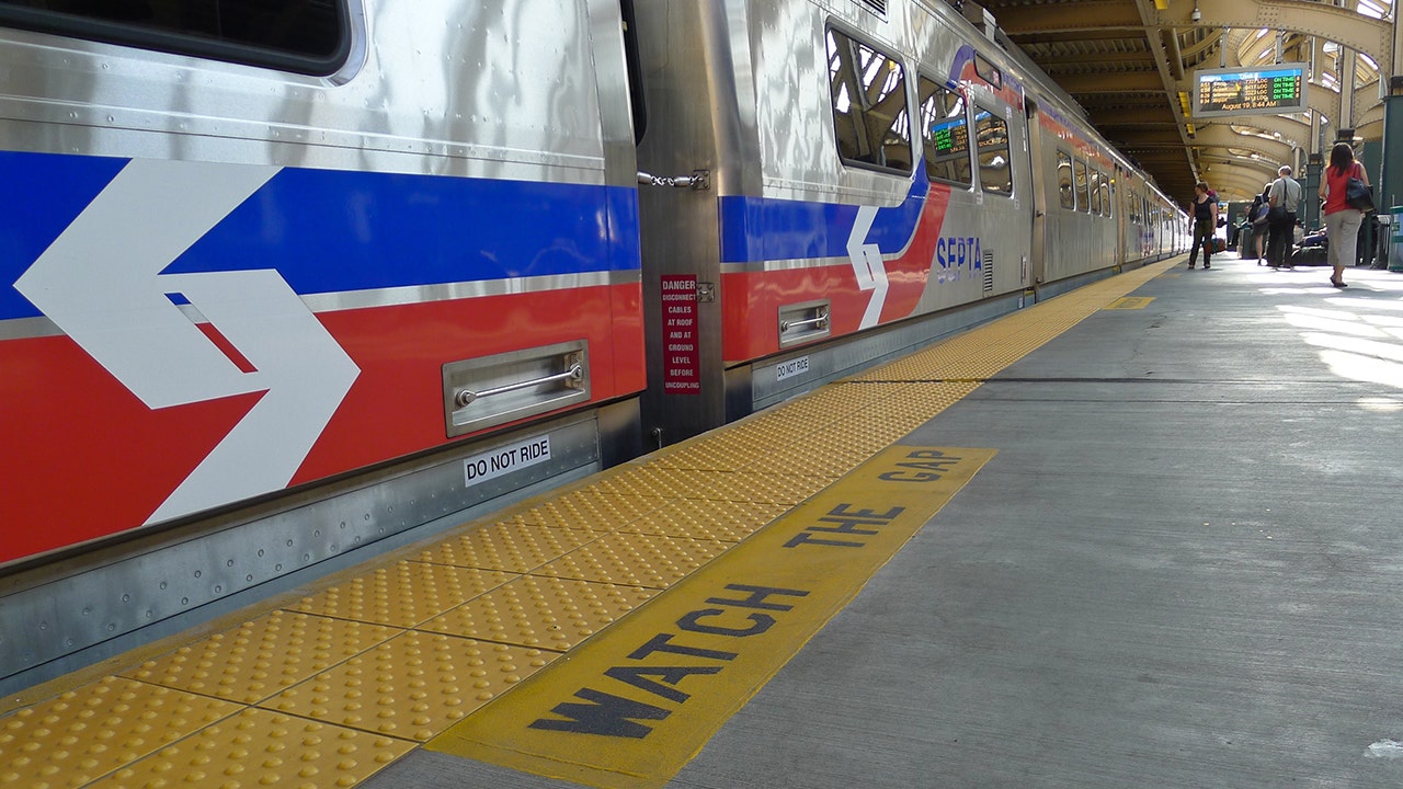 Philly cops investigate brutal attack between students on SEPTA train caught on video