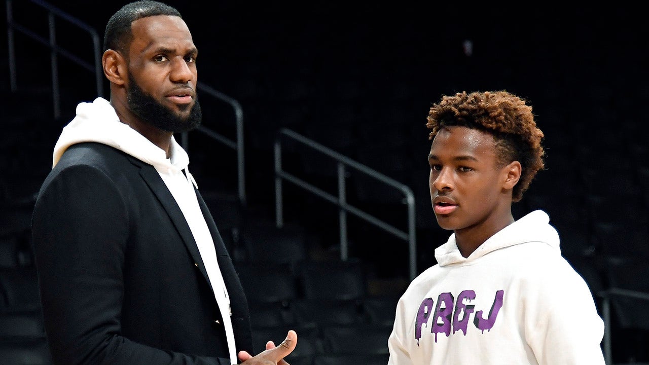LeBron James sends warning to basketball world after son’s impressive dunk