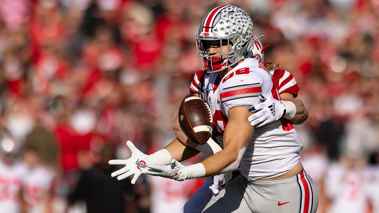 No. 6 Buckeyes hang on to win 26-17 over struggling Huskers