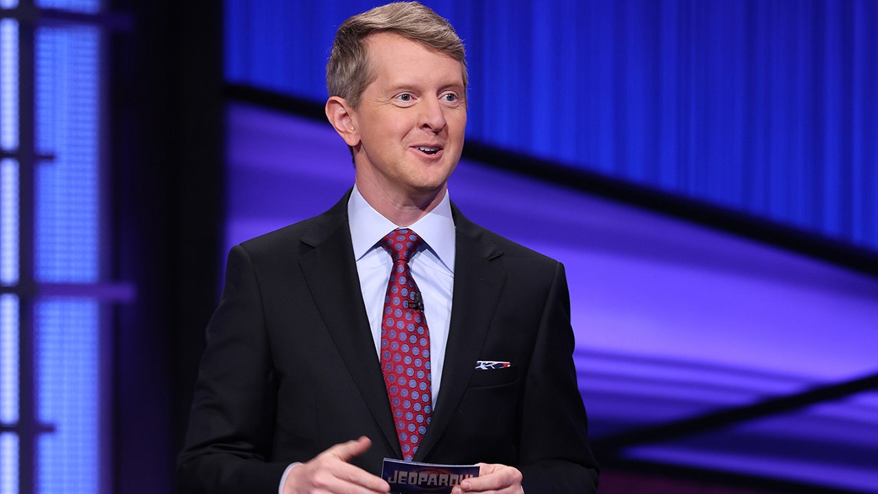 ‘Jeopardy!’ host Ken Jennings accused of unfairness in judging contestants’ answers