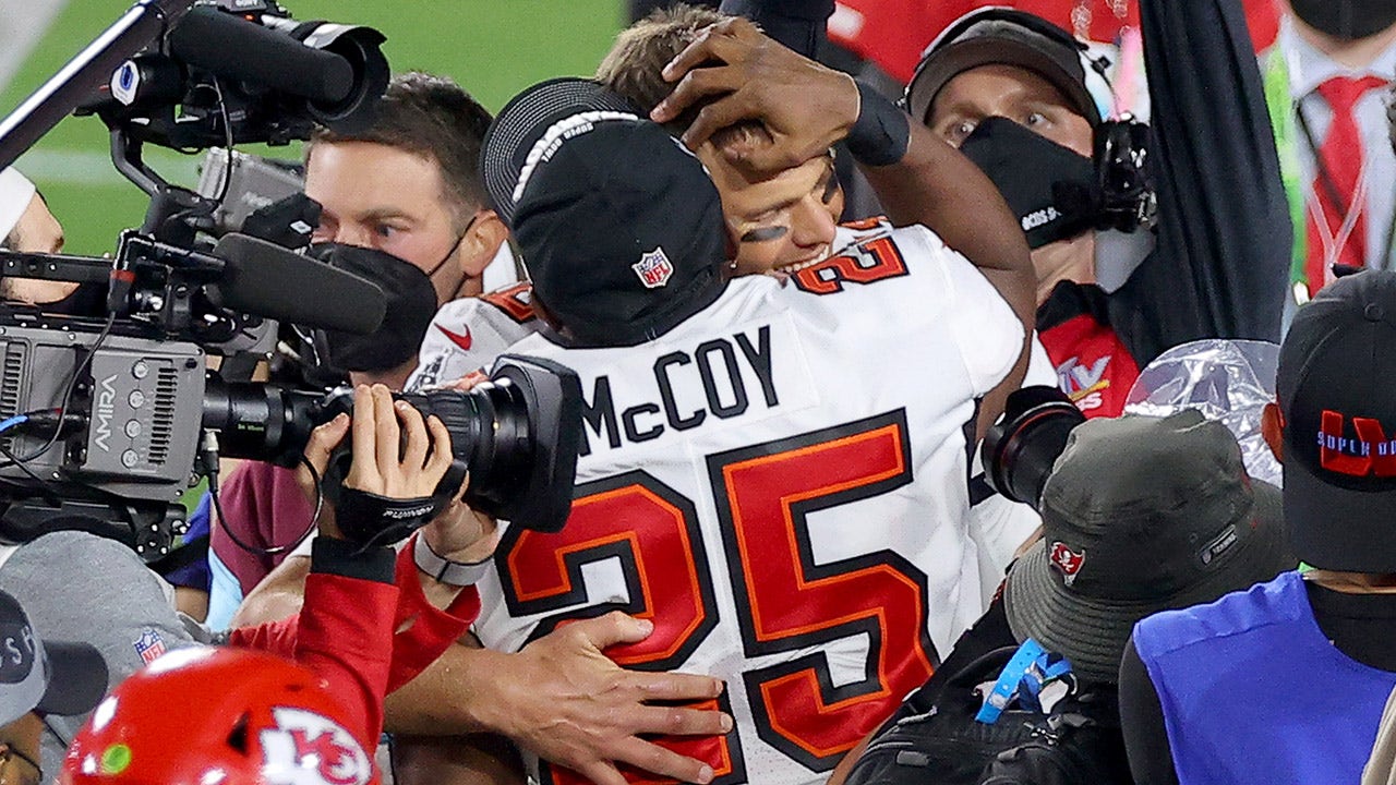 LeSean McCoy: Hall Of Famer, Mentor-In-Chief -  - Tampa Bay  Bucs Blog, Buccaneers News