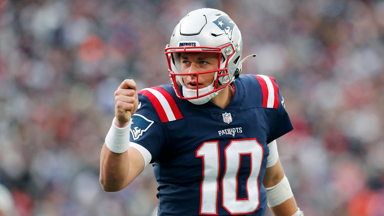 Former New England Patriots QB talks Mac Jones and beaten records