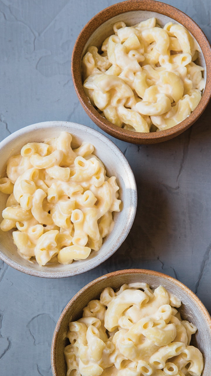 3-ingredient creamy cheddar mac and cheese for Thanksgiving