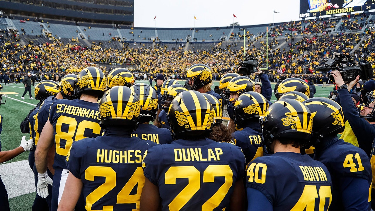 Michigan Wolverines Hassan Haskins And Ronnie Bell Aidan