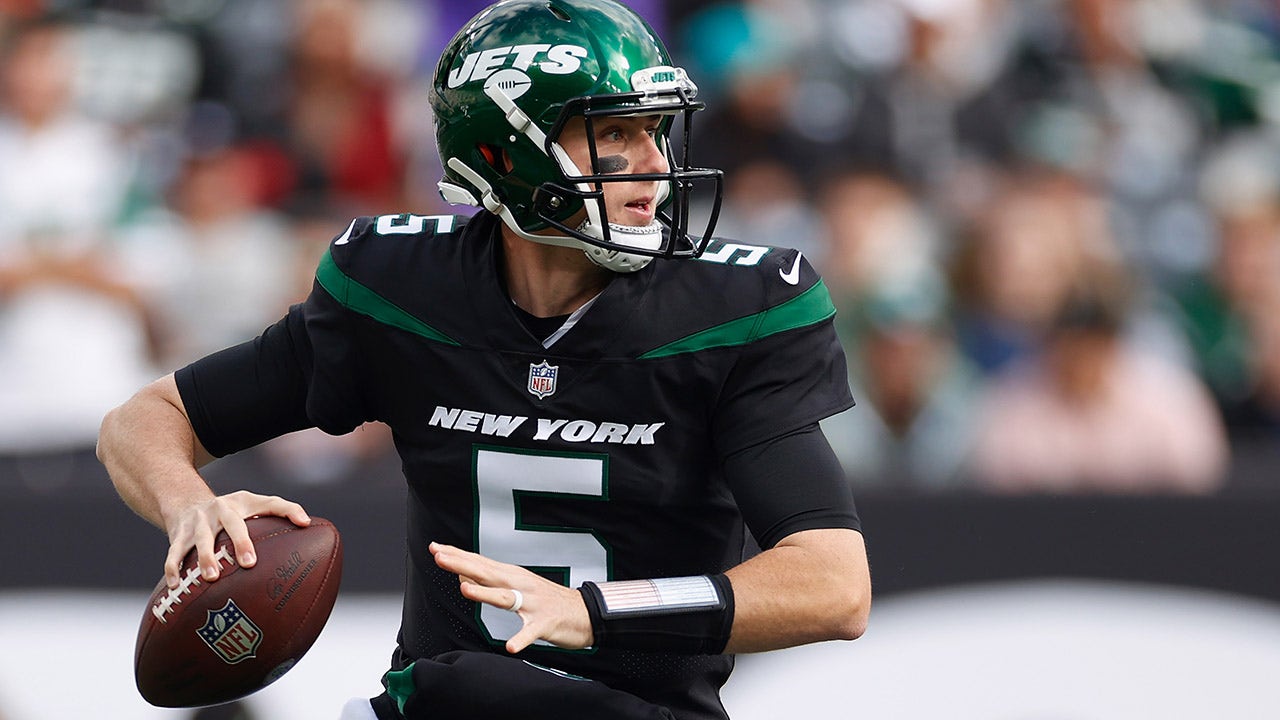 Jets QB Mike White reflects on path leading to first career start - Sports  Illustrated New York Jets News, Analysis and More