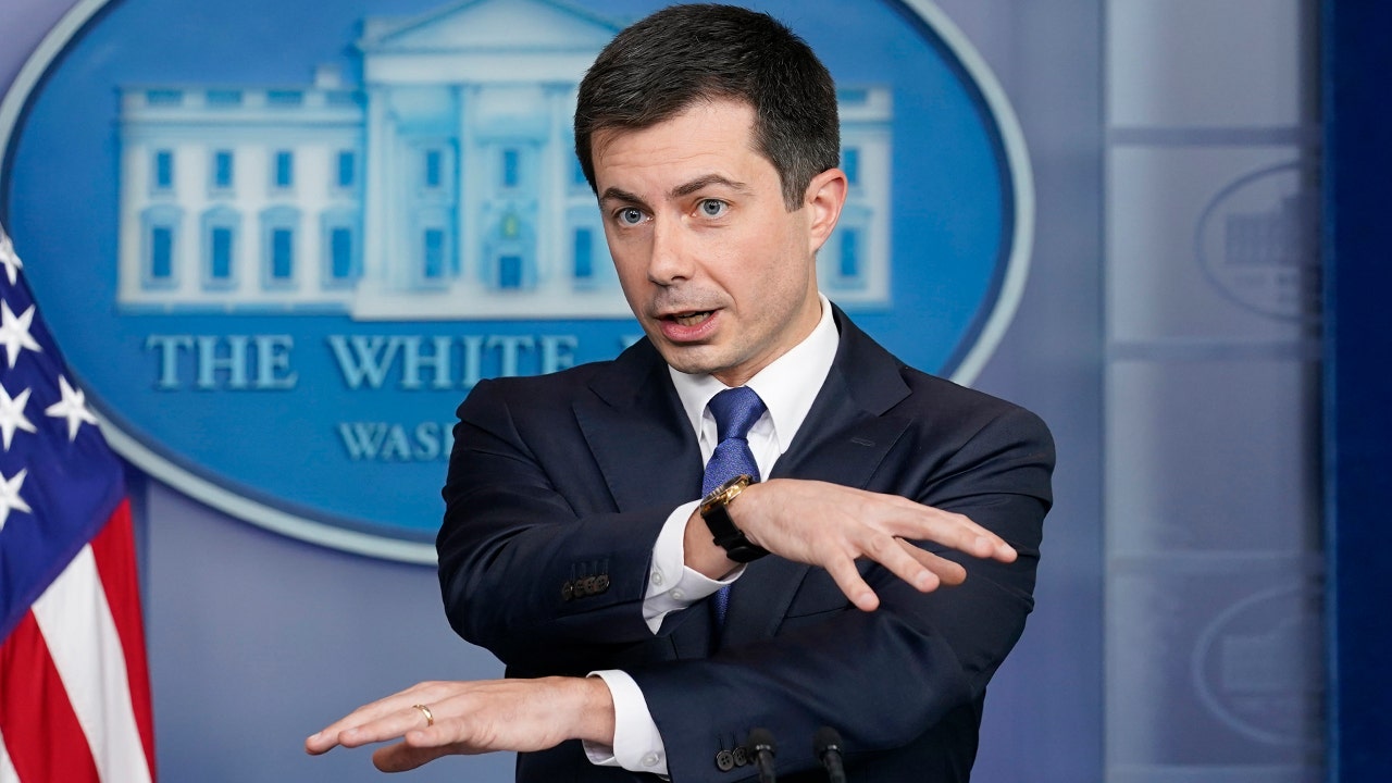 Ohio congressman slams ‘blame game’ after Buttigieg passes buck on derailed train in East Palestine