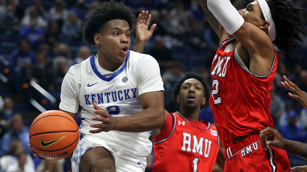 No. 10 Kentucky routs Robert Morris 100-60 in home opener