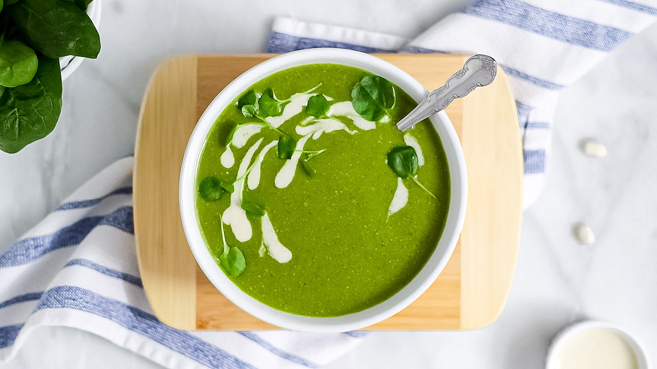 Spinach white bean soup for fall: Try the recipe