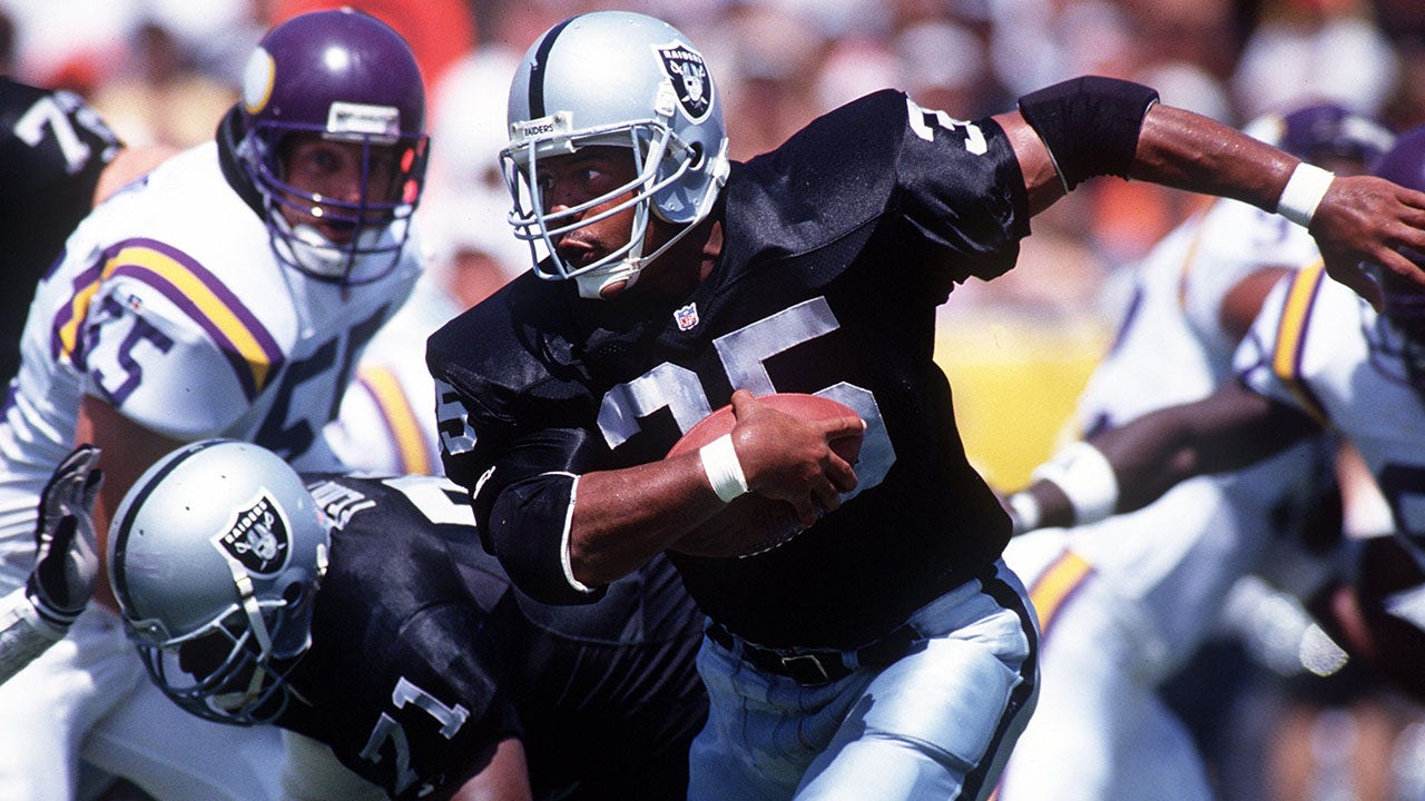 Steve Smith, former Raiders fullback, dead at 57 after near 20-year battle  with ALS