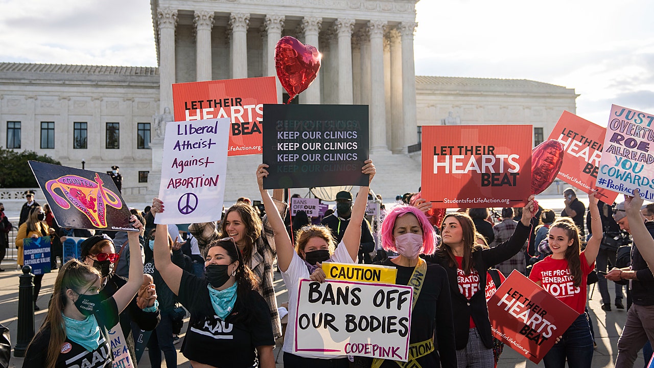 Supreme Court lets challenge to Texas abortion law proceed, allows law to remain in effect